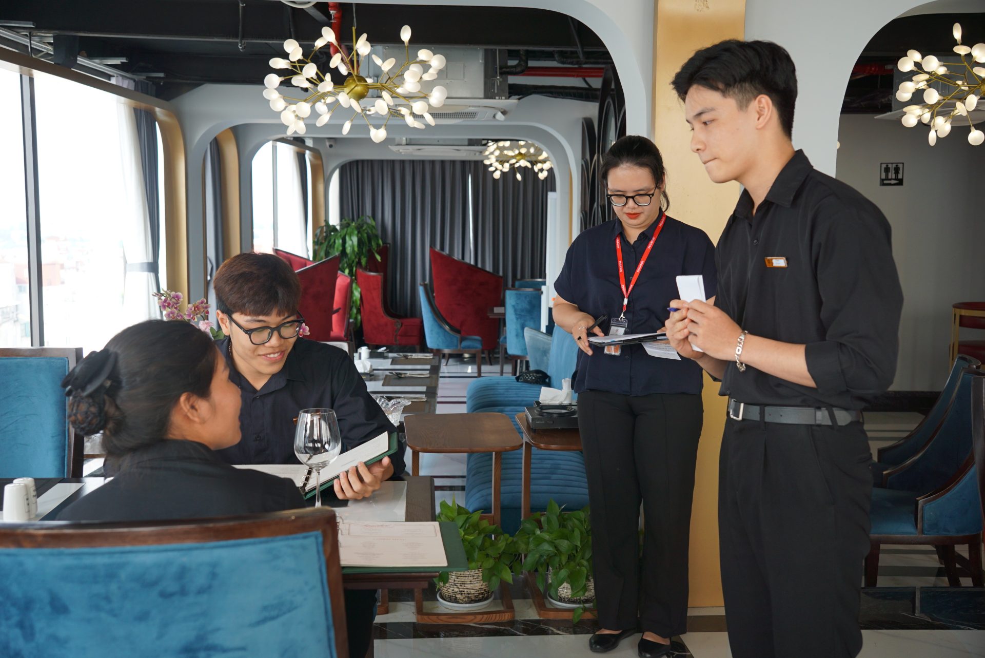 ĐÀO TẠO NGHỀ NGHIỆP VỤ NHÀ HÀNG - KHÁCH SẠN - HỆ TRUNG CẤP