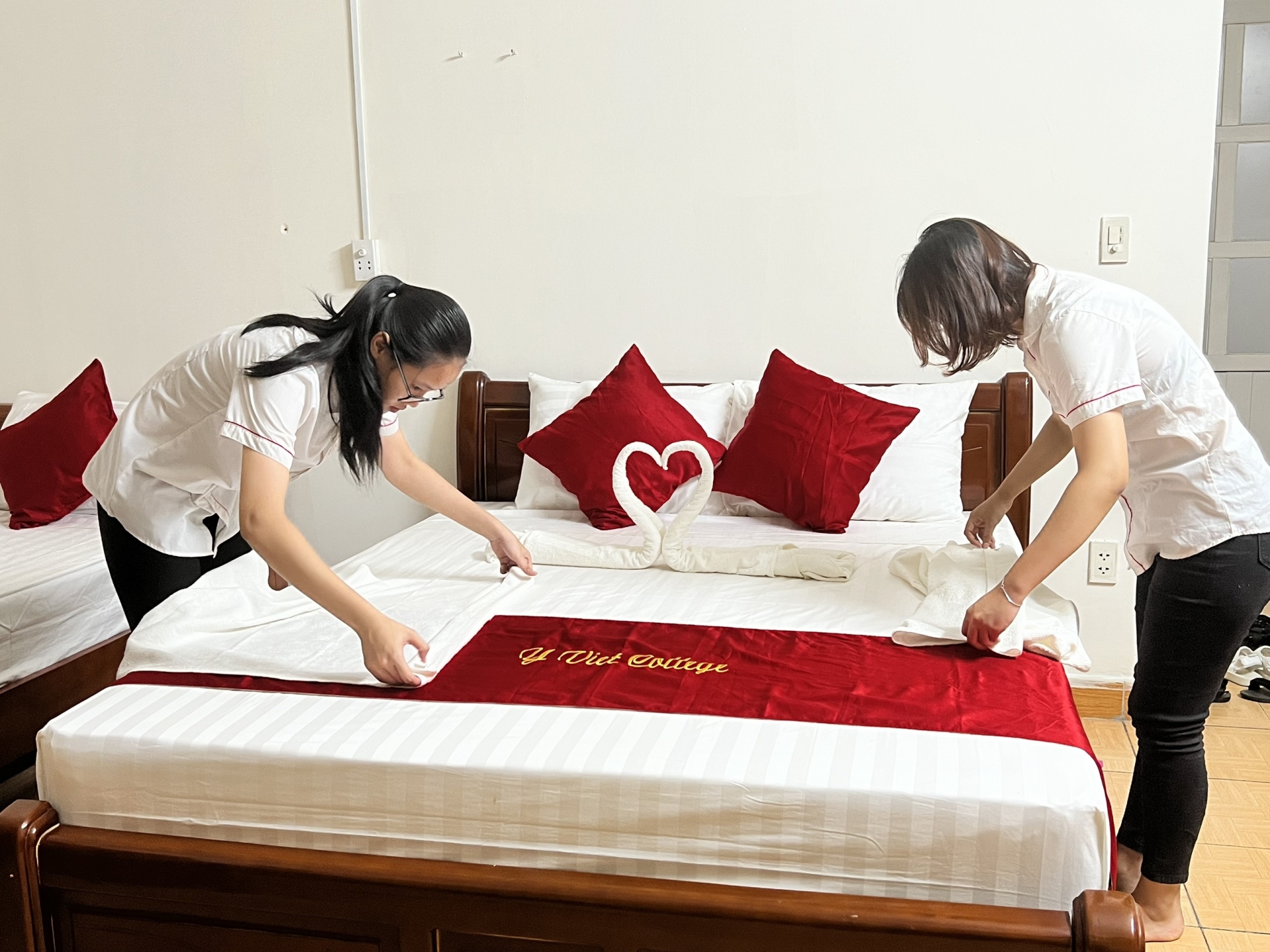 LỚP SƠ CẤP NGHIỆP VỤ BUỒNG PHÒNG